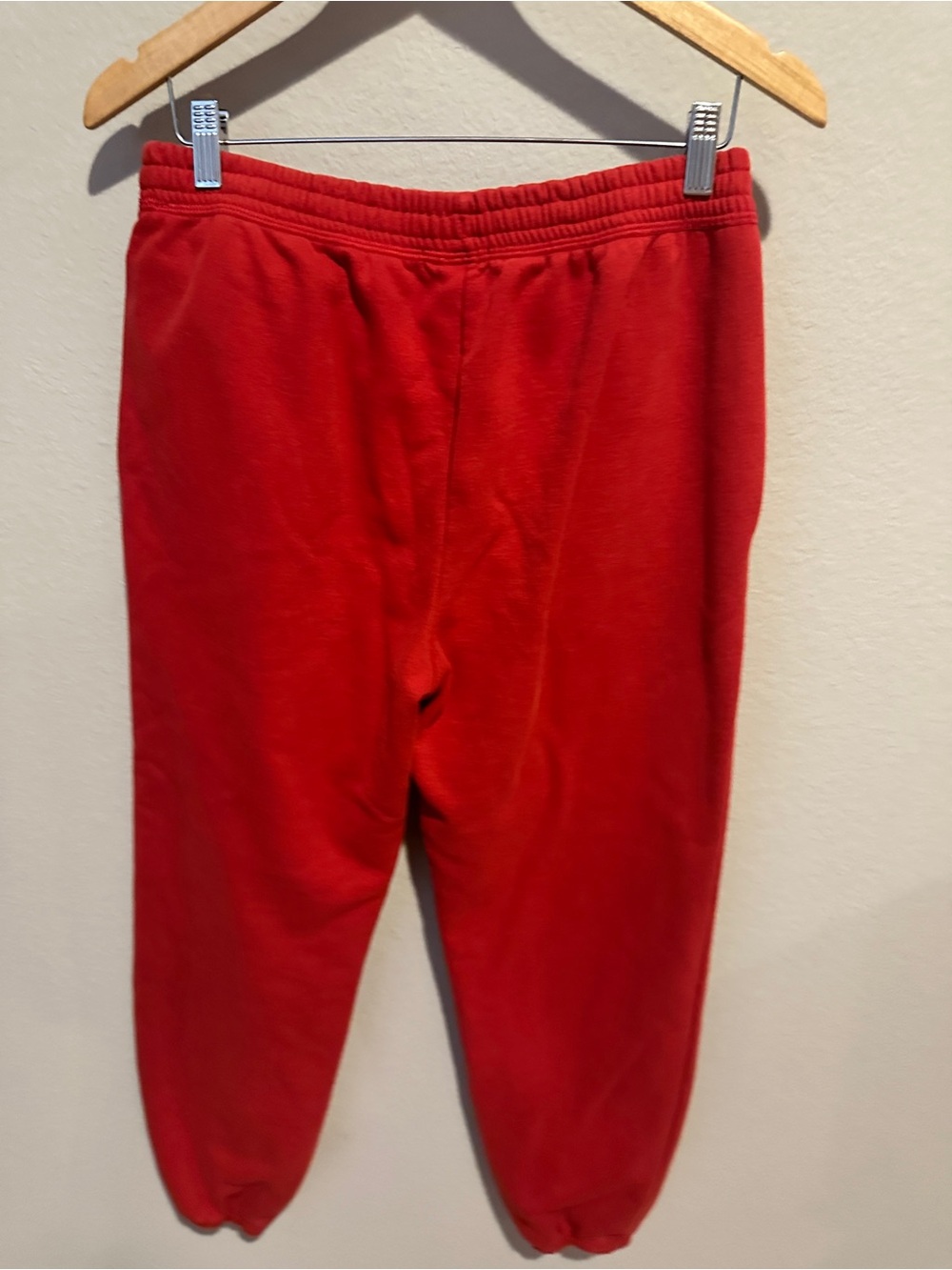 Beyond Yoga LuxeFleece Sweat Pants Joggers Ruby Red - Picture 3 of 6